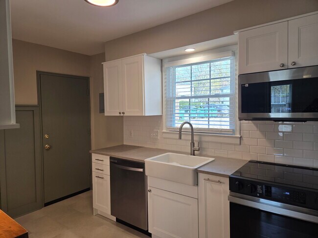 Photo - 324 Wakefield Dr