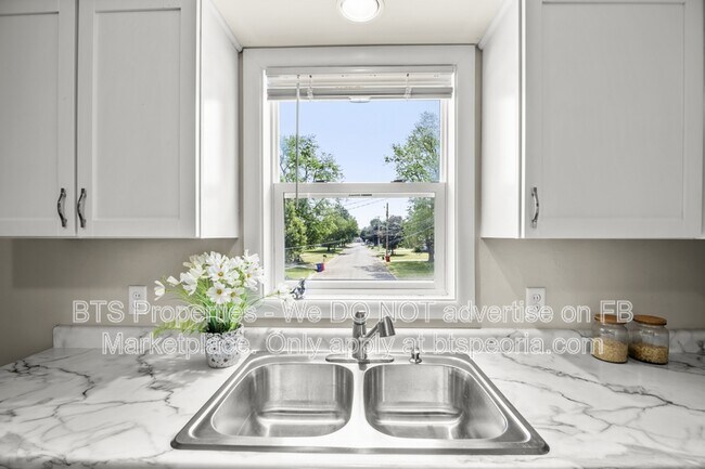 Photo - 305 N Pleasant View St