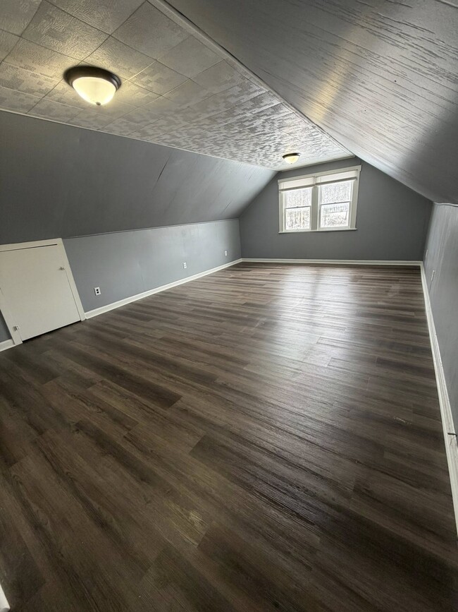 Photo - 1930 S River Rd