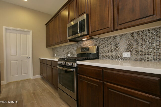 Photo - 16931 W Holly St