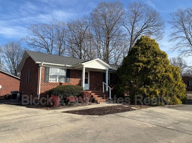 Building Photo - 2128 N Fayetteville St Unit Apt B