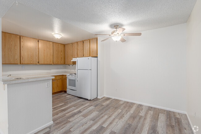 1BR, 1BA - 600SF - Kitchen and Dining - Lakeside Meadows