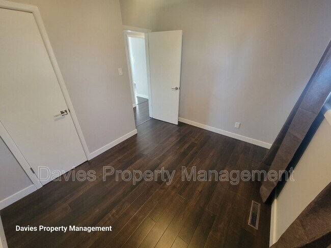 Photo - 9623-9652 52 St NW