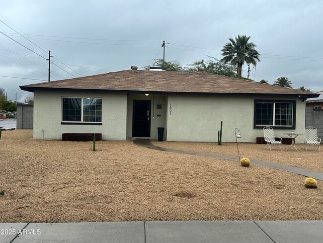 Building Photo - 1802 E Hubbell St Rental