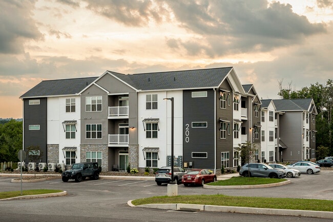 Building Photo - Red Mill Crossings Rental