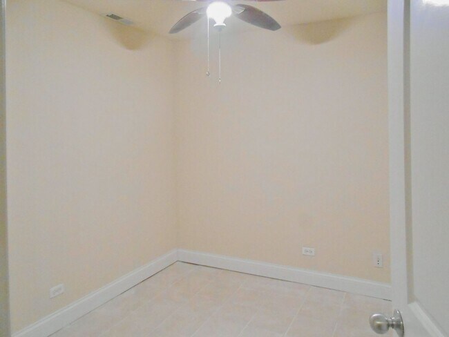 Photo - 3715 N Wilton Ave Unit g