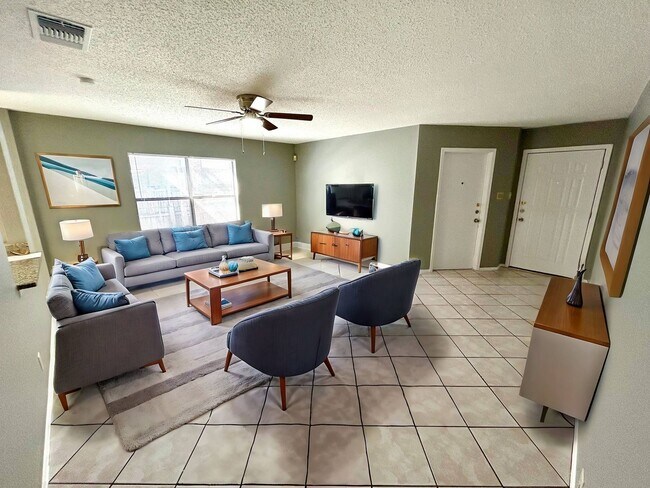 Photo - MUST SEE!! Lovely 3 Bedroom / 2 Bath Home ...