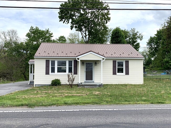 CONTRACT PENDING!! 2 bed/1 bath single fam... - CONTRACT PENDING!! 2 bed/1 bath single fam... House