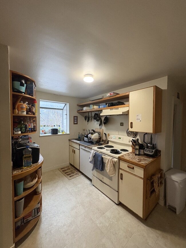 Photo - 525 E Pleasant St