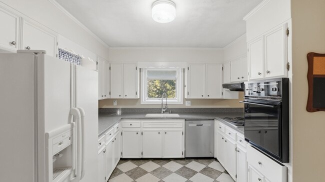 Photo - 3 bedroom Cleveland home!