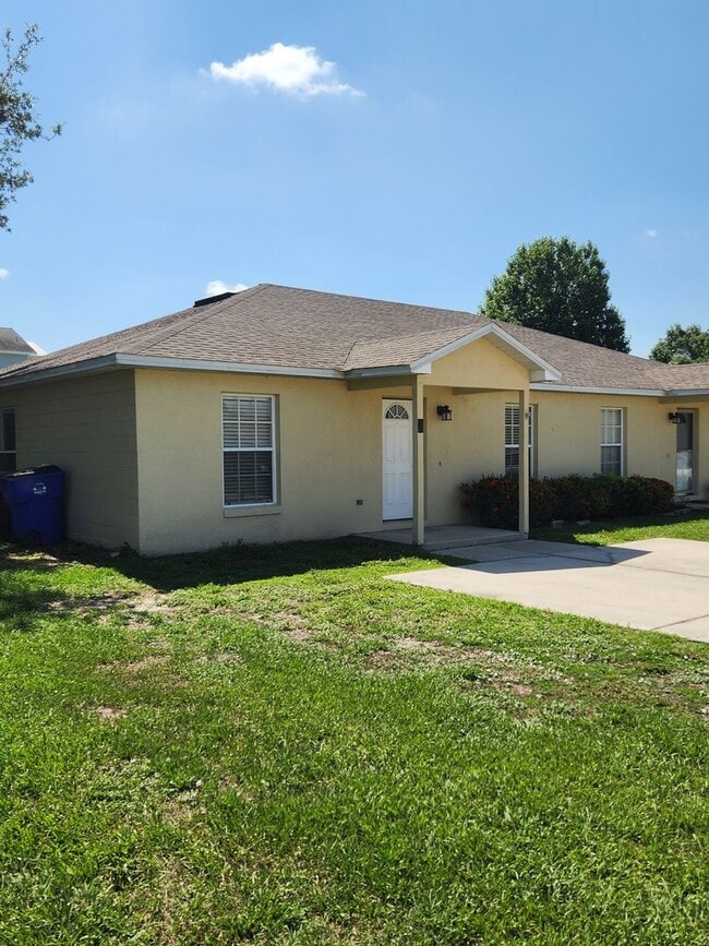 Location...Location..Comfortable 3 Bedroom... - Location...Location..Comfortable 3 Bedroom... Townhome