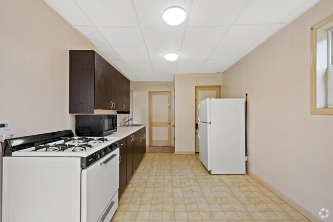 Building Photo - 133 Glenmore Ave Unit 133 Glenmore Ave #1 Rental