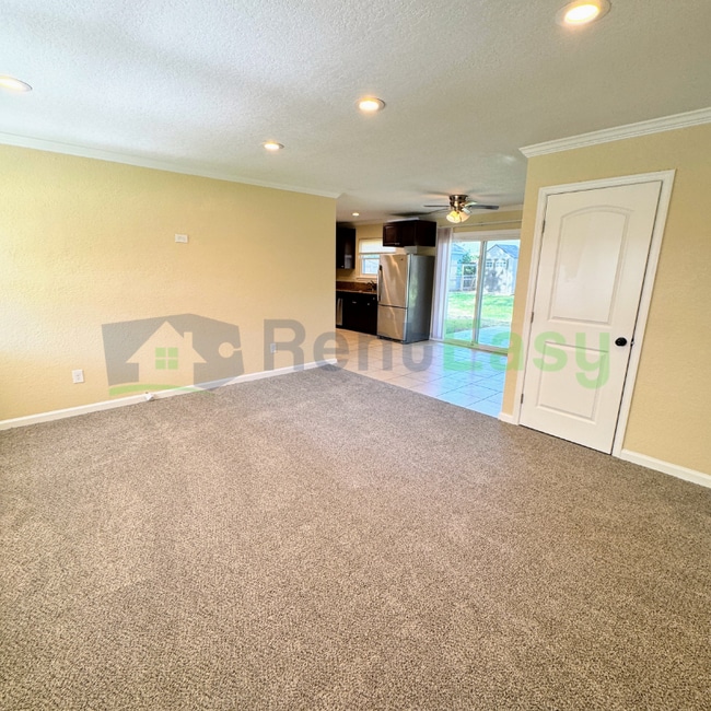 Photo - 949 Redwood Cir