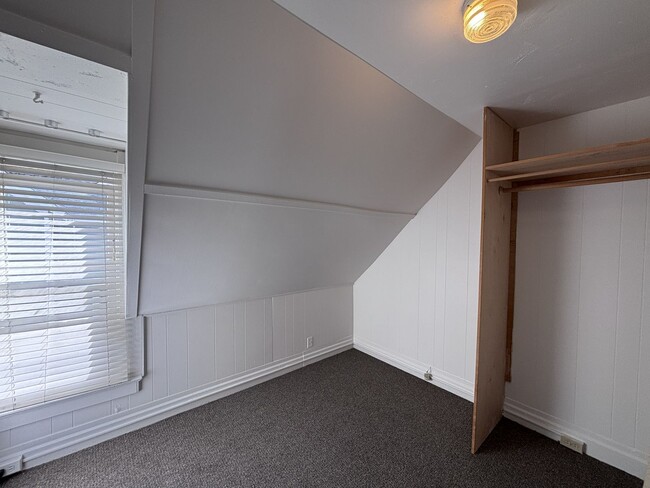514 Broadway Unit Room 4