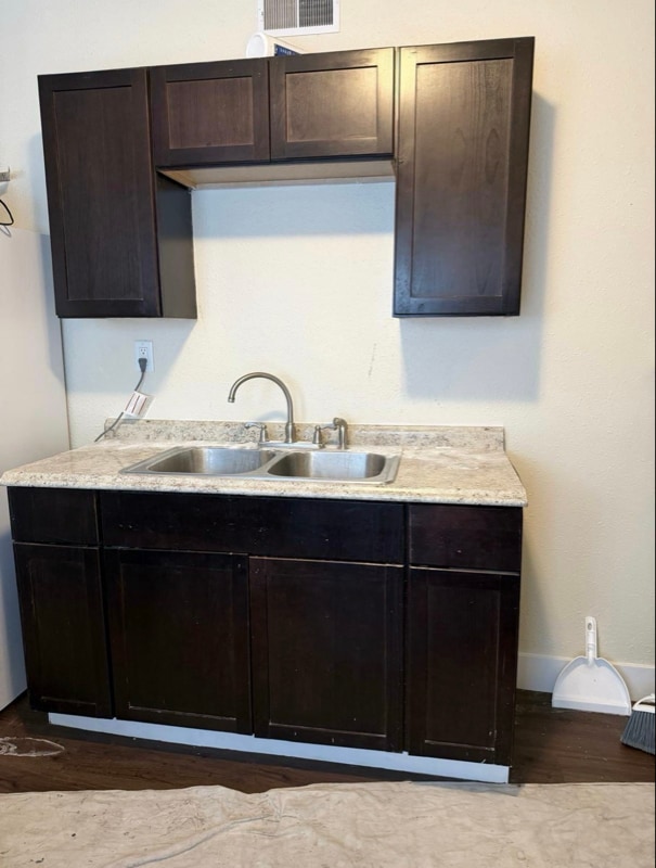 Photo - 2459 S 8th St Unidad 2459- UPPER