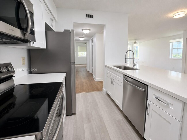 Photo - 2890 N Oakland Forest Dr Unidad 102