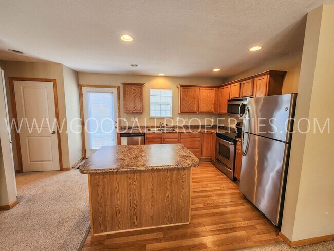 Photo - Wonderful Special, Wont Last!! 2 Bedroom, 2 1/2 Bath Townhome in Urbandale.