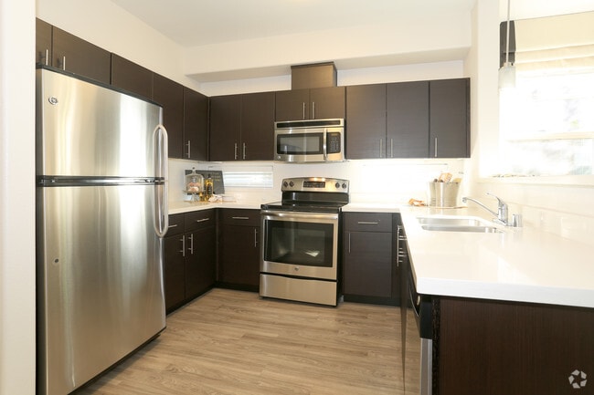 2BR, 2BA Rutherford - Alexander Crossing