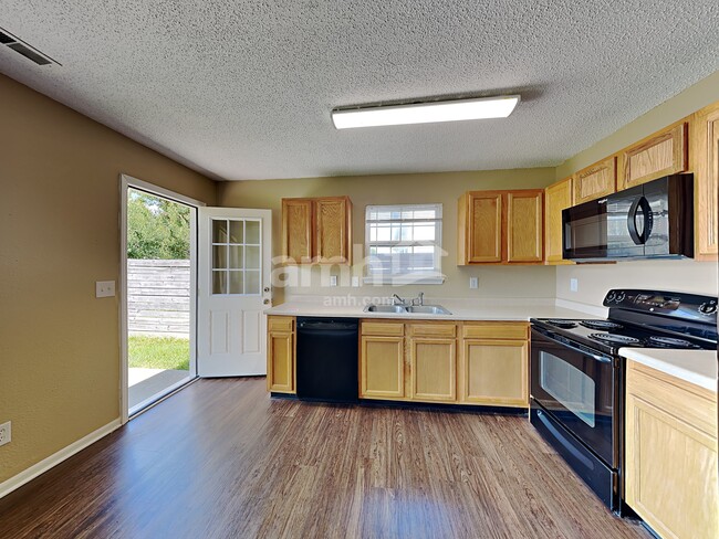 Photo - 1428 Blue Brook Way