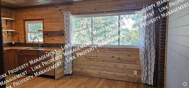 Building Photo - Move in Special HALF OFF 1st Month!  Tree ... Unit #4 Rental