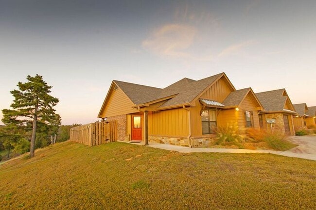 3 Bed 2 Bath Duplex in West Tyler!