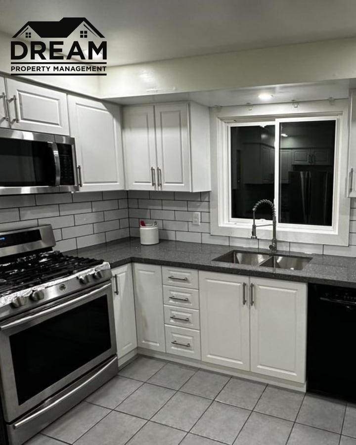 Photo - 1278 Errol Rd E