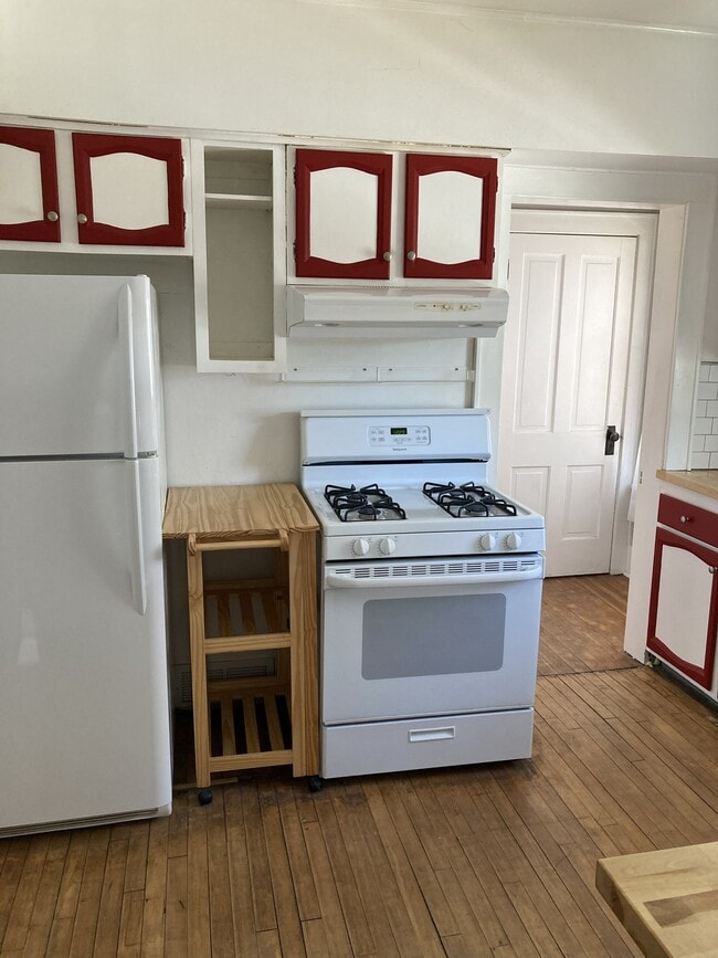 Photo - 121 W Maple St