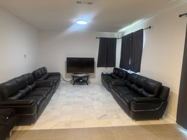 Photo - 1401 Jamboree Dr