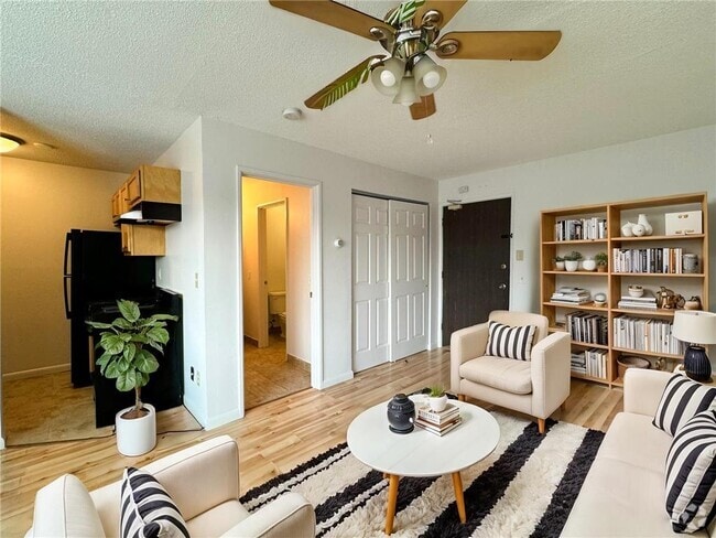 Building Photo - 2731 Pillsbury Ave Unit 304 Rental