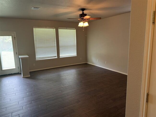 Photo - Large 4 bedroom / 2.5 bathroom home in Alamo Ranch