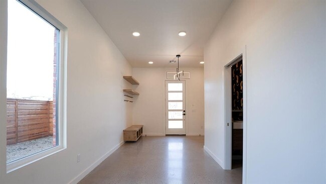 Photo - 605 N Idaho Ave