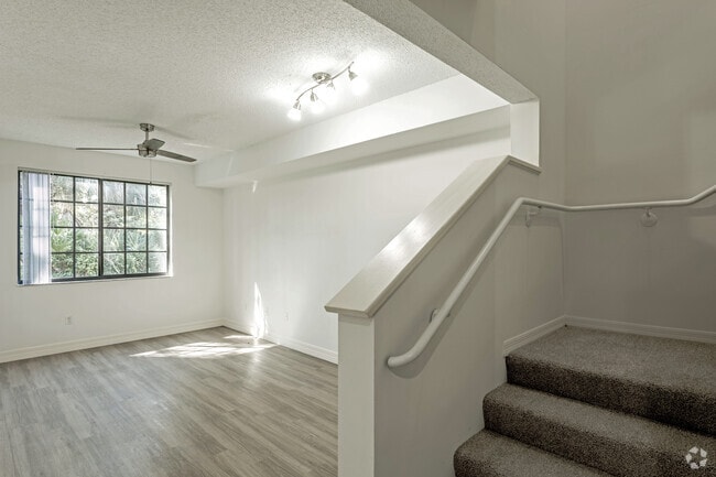 3BR, 2.5BA - Carrera