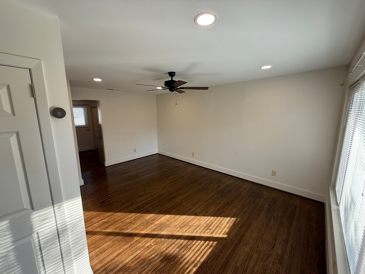 Photo - 1873 Montclaire Ln Unit 1873