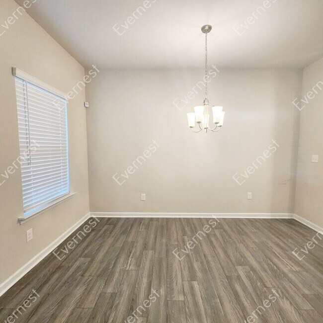 Photo - 585 McWilliams Rd