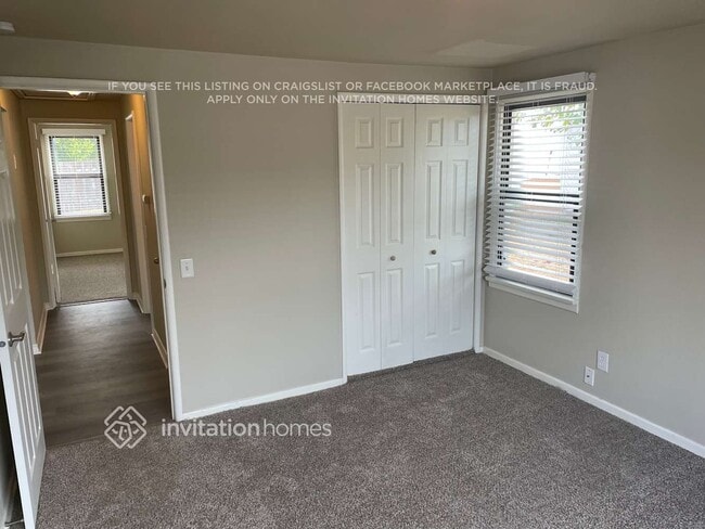 Photo - 2735 Locust Ave W