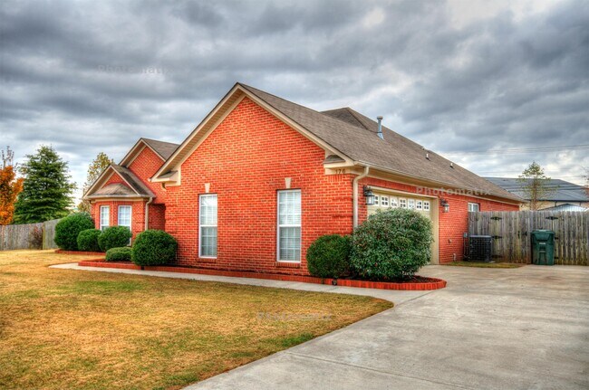 Photo - 176 Timber Oak Rd