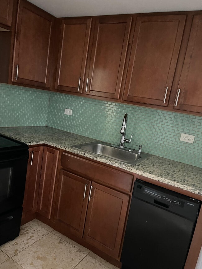 Building Photo - 7630 N Milwaukee Ave Unit ONE BEDROOM - 1B