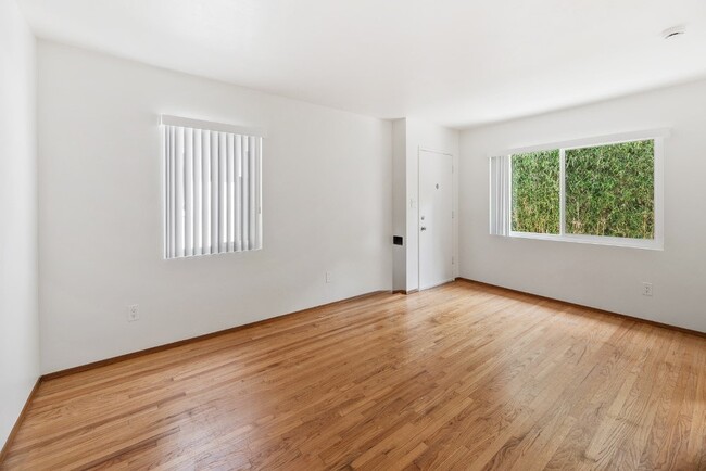 Photo - 4342 Iowa St Unit 4346