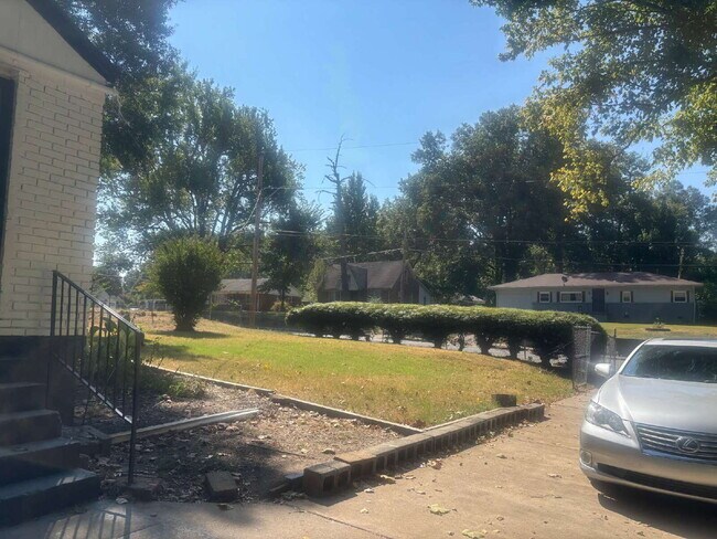 12 E Peebles Rd