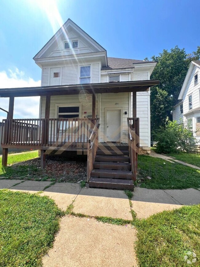 Building Photo - 1409 SW Topeka Blvd Unit C Rental