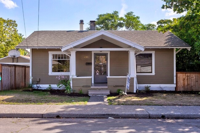 Building Photo - GPM657 - SE Raymond Ct. (T1) Unit A Rental