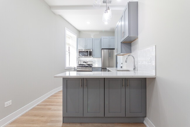 Photo - 441 W Belden Ave