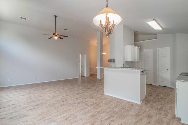 437 Hillside Dr