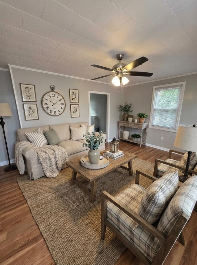 Photo - 202 Charles Ave