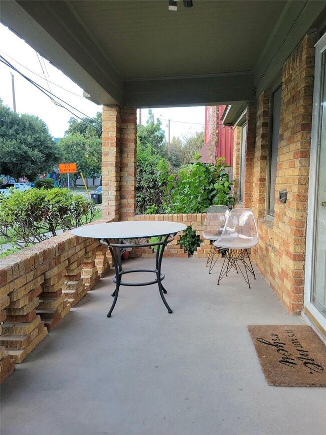 Building Photo - 2811 Chenevert St