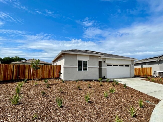 Photo - 754 Tamarack Ct