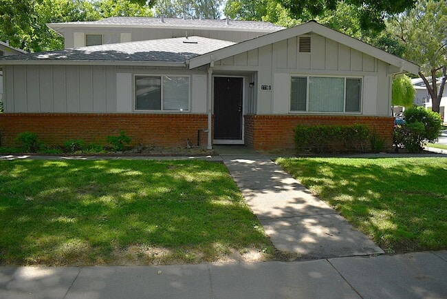 Nice condo unit with a community pool, cen... - Nice condo unit with a community pool, cen... Unit 1