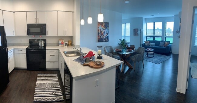 Photo - 100 Cabot St