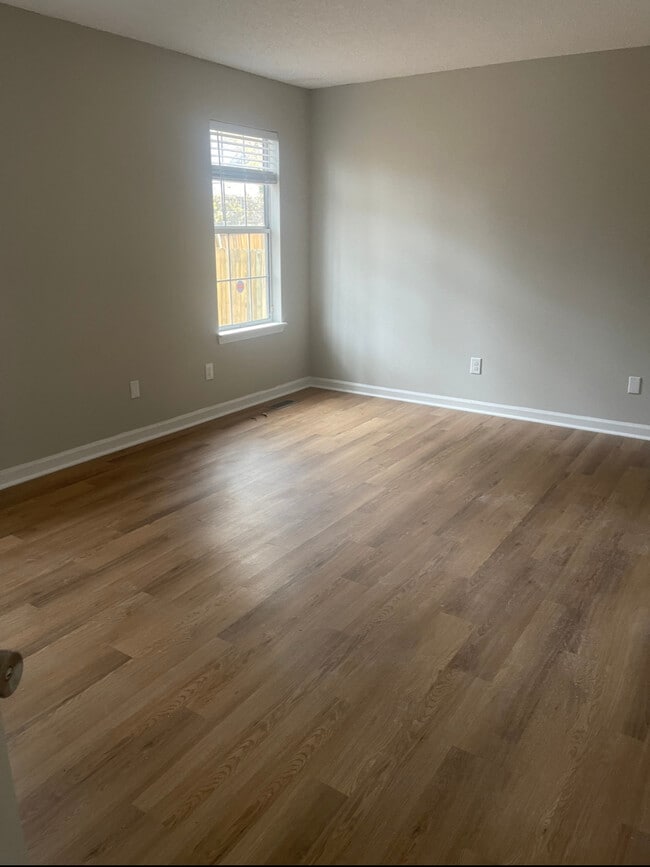 Photo - 205 N Trace Ln