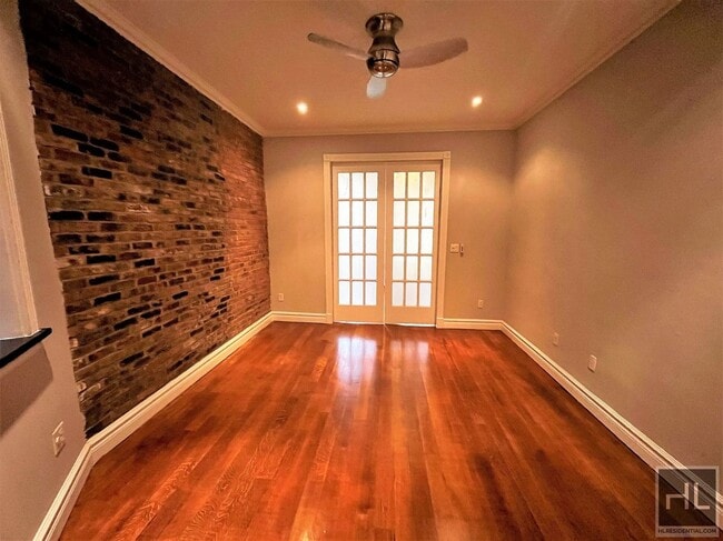Building Photo - 10TH AVE. Unit 4B Rental